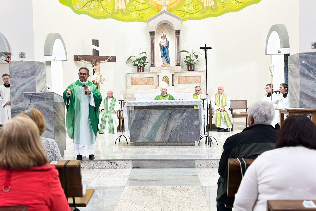 Padre Augusto é empossado pároco na Paróquia Nossa Senhora da Candelária